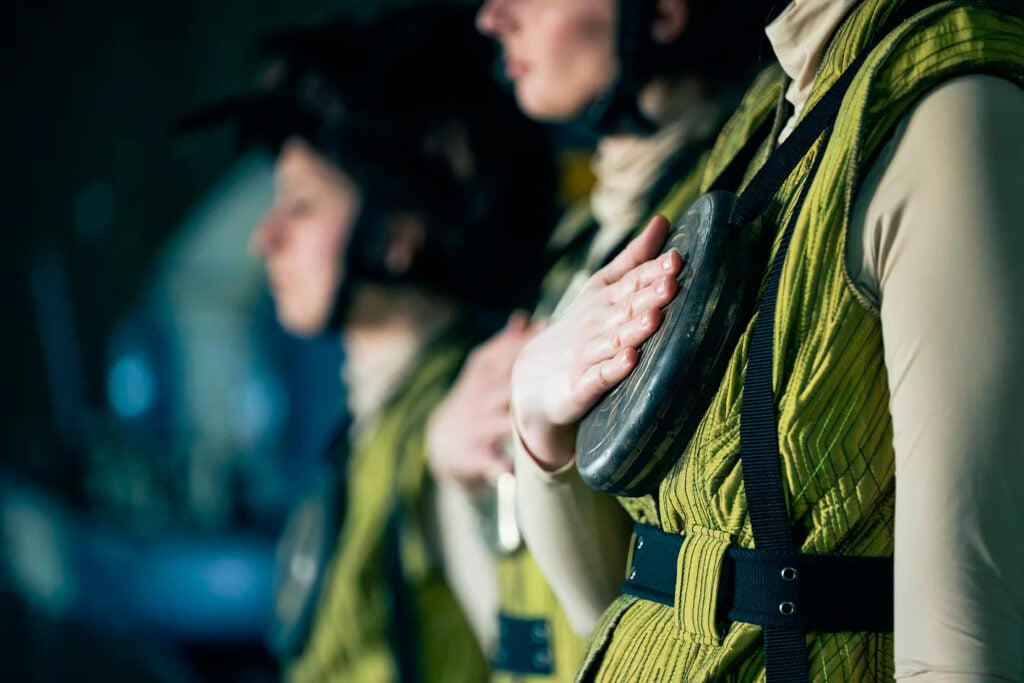 Billede til forestillingen Mother Soldier